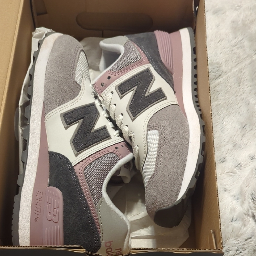 New Balance Women's Gray and Pink Sneakers